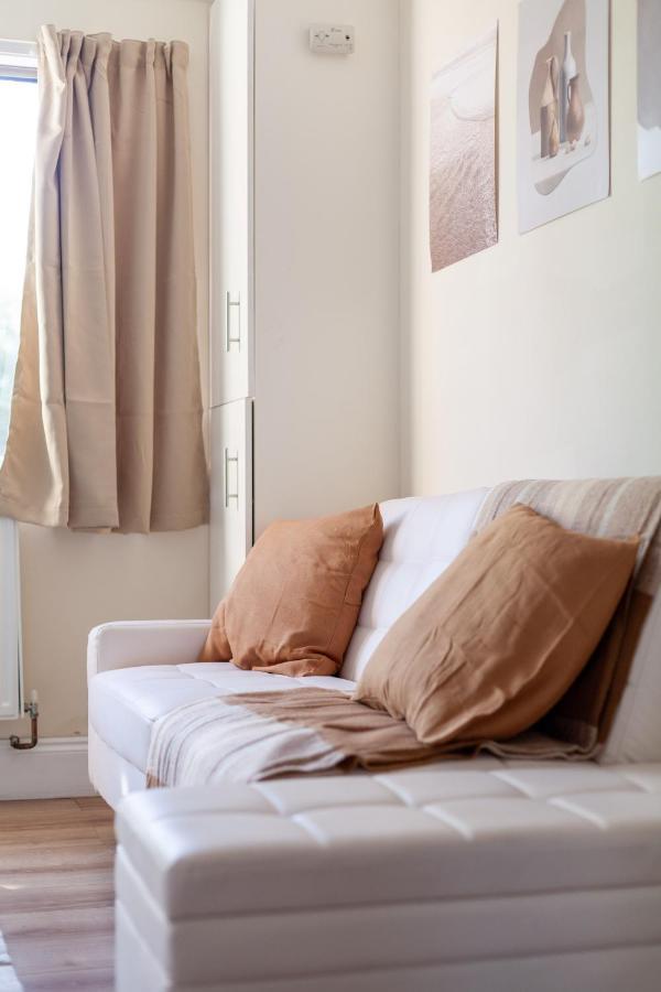 Lovely Studio Flat In Wimbledon W/ Free Parking London Ngoại thất bức ảnh